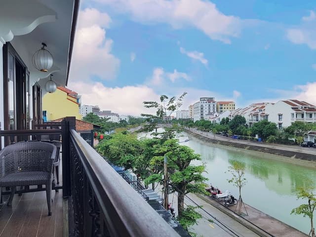 Suite, River View