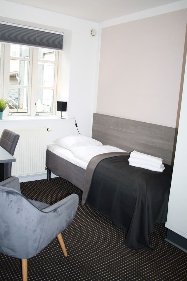 Single Room, Kitchenette