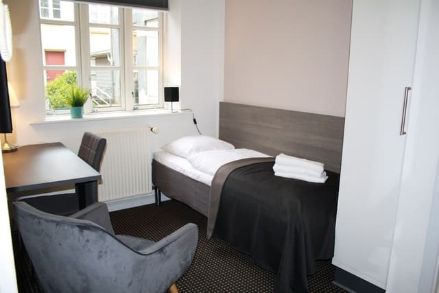 Single Room, Kitchenette