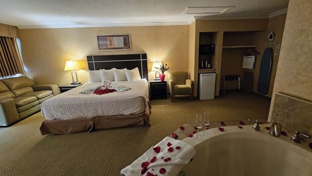 Classic Suite, 1 King Bed, Jetted Tub