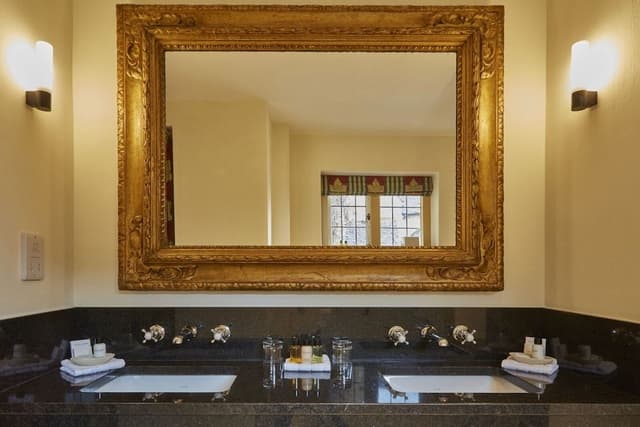 Suite, Ensuite (Bishops Suite)