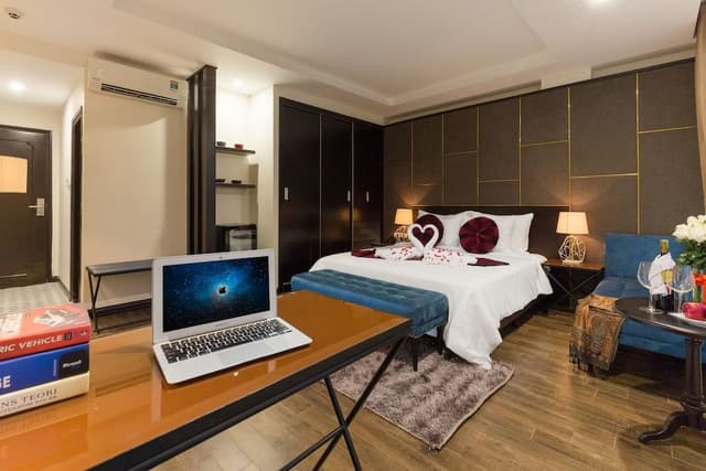 Honeymoon Suite