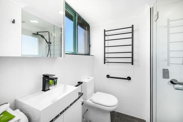 3 Bedroom Ocean View Top Floor Apartment