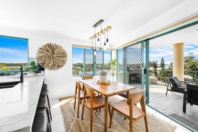 3 Bedroom Ocean View Top Floor Apartment