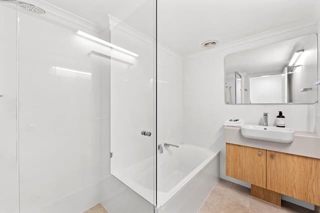 2 Bedroom Ocean View Upper Level Apartment
