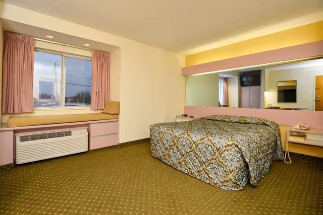 1 Queen Bed Non-Smoking
