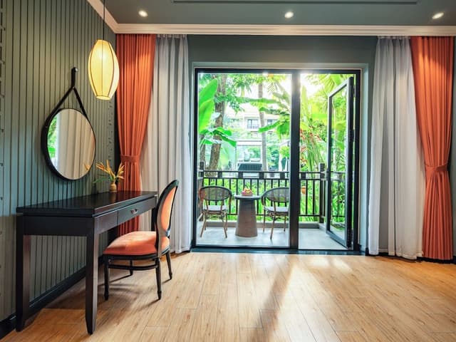 Deluxe Room, Pool View