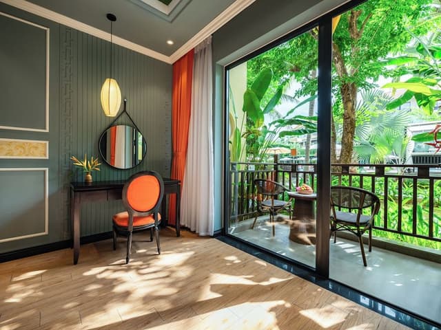 Deluxe Room, Pool View