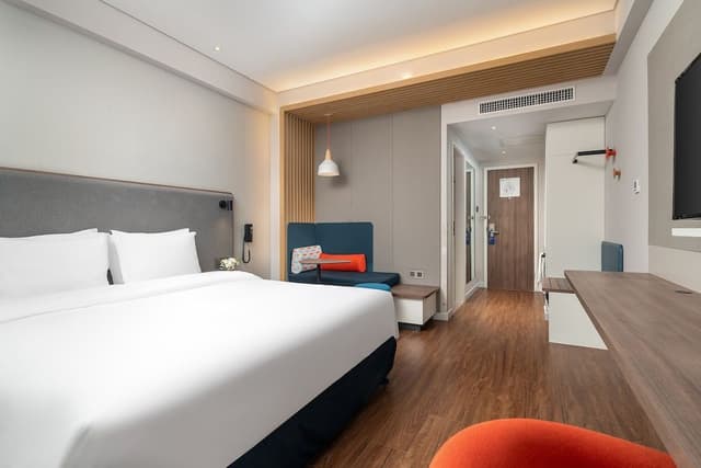 Standard Room, 1 King Bed (Extra Floor Space)