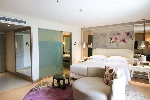 Club Room, 1 King Bed, Tower