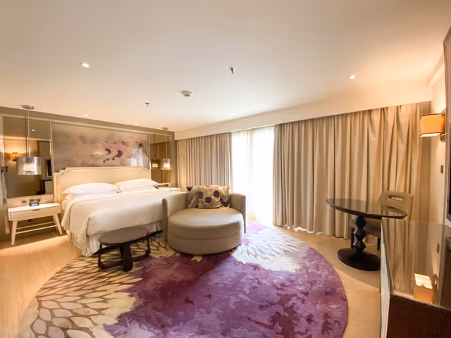 Club Room, 1 King Bed, Tower