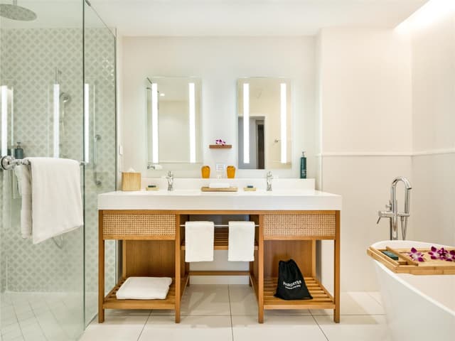 1 KING BED OCEAN VIEW SUITE