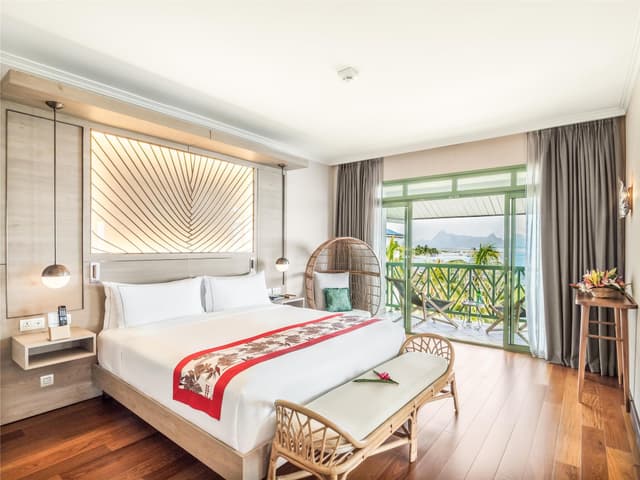1 KING BED OCEAN VIEW SUITE