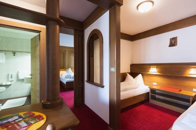Family Room (2 Adults + 2 Children)