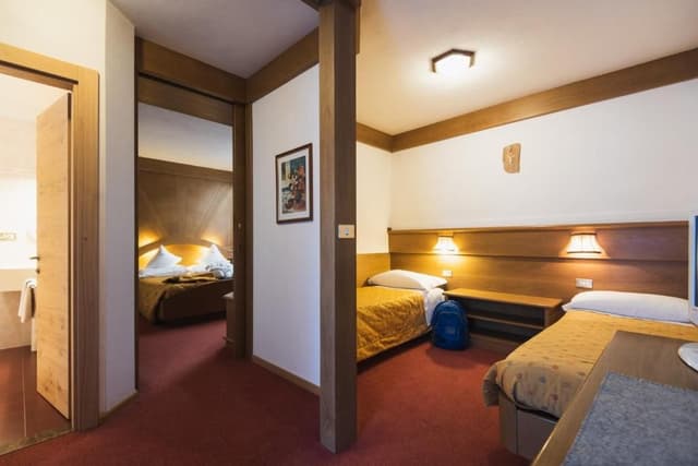 Family Room (2 Adults + 2 Children)