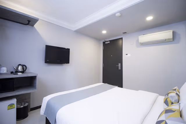 Standard Room, 1 Queen Bed