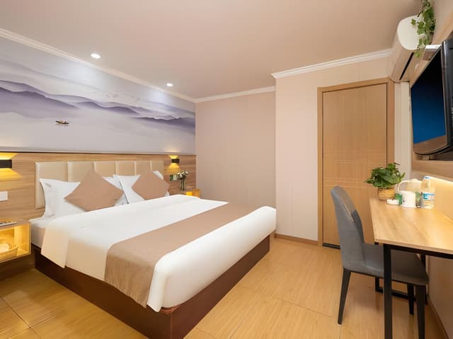 Queen Bed