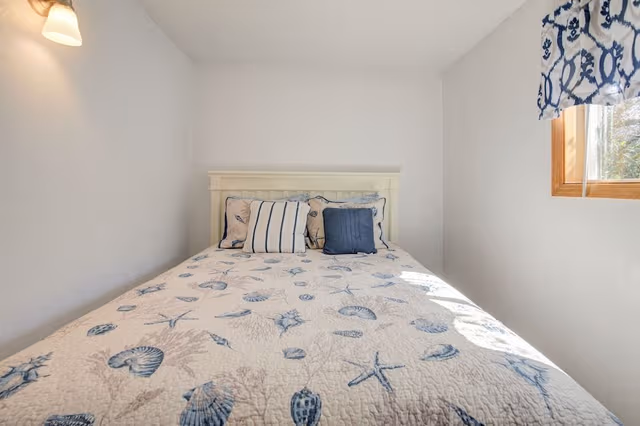 Deluxe Room, 1 Queen Bed with Sofa bed
