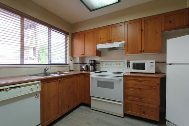 Standard Studio, Kitchen