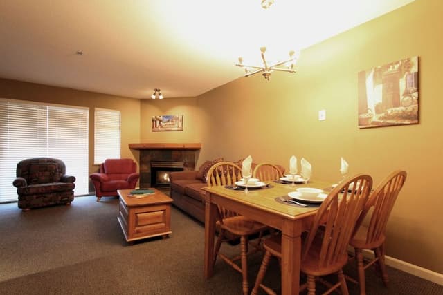 Suite, 1 Bedroom (+ Den)