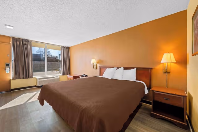 Standard Room, 1 King Bed, Smoking