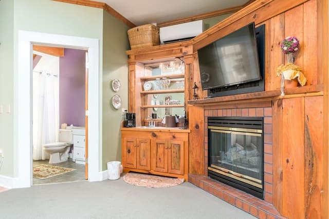 Hummingbird Suite