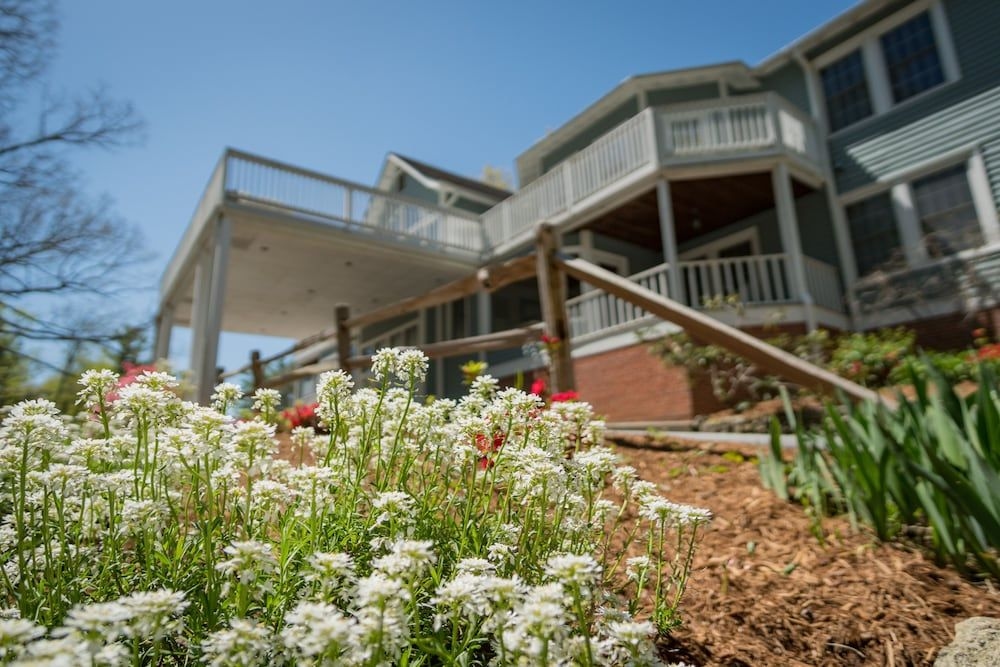 Highland Lake Inn & Resort - Flat Rock4