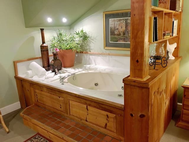 Hummingbird Suite