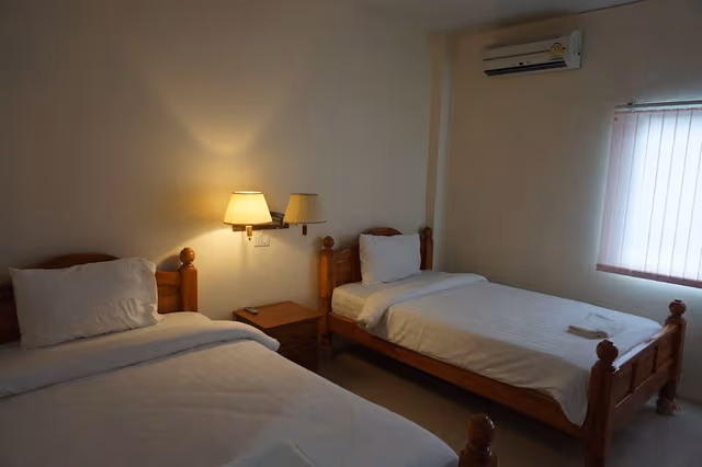 Standard Twin Room