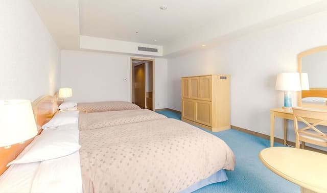 Triple Room, Lake View, Italian Dinner Plan, Non Smoking