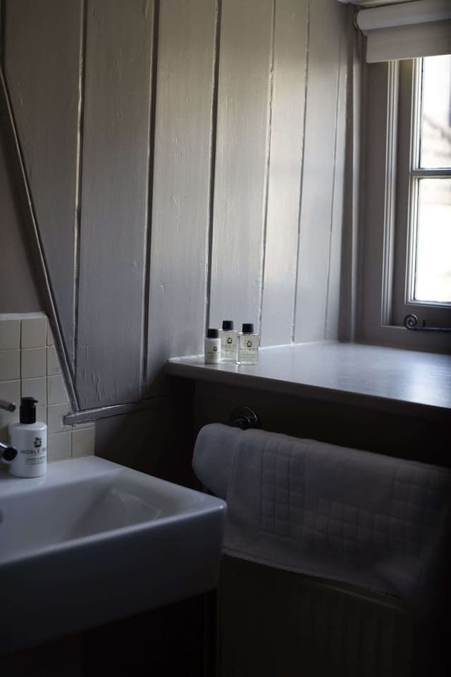Comfort Room (Small)