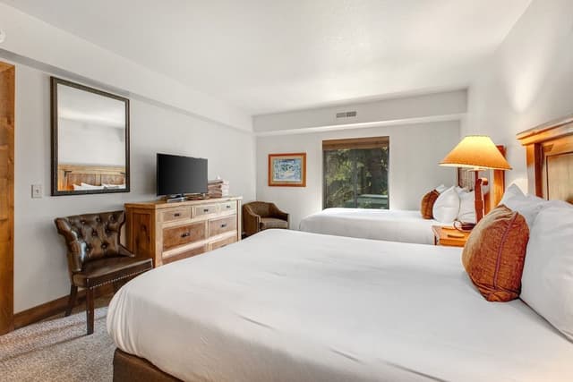 Condo, 2 Bedrooms