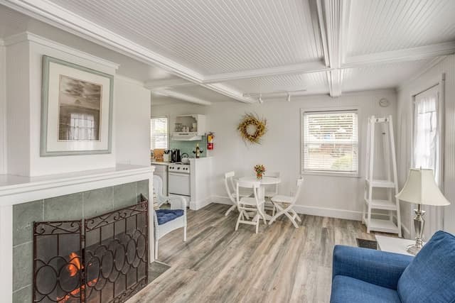 McBee Cottage - Grand Queen (Pet and child friendly)
