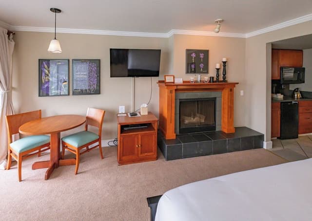 The Courtyard - Haystack King (Pet and child friendly)
