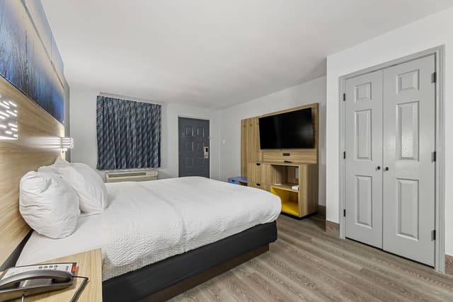 Suite, 1 King Bed, Non Smoking