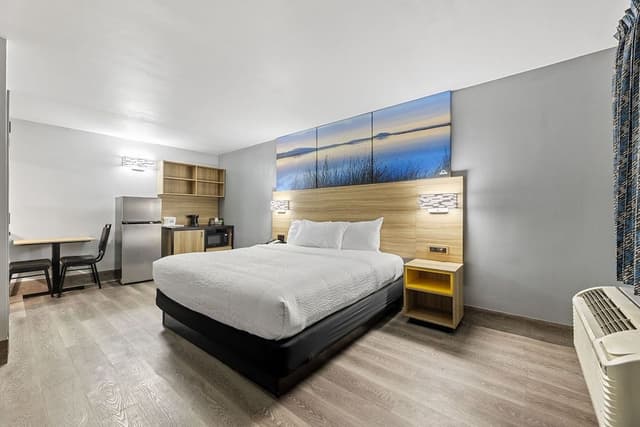 Suite, 1 King Bed, Non Smoking