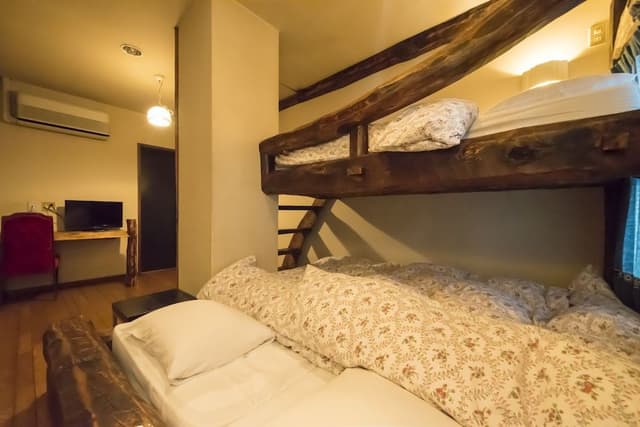 Woody Triple Log Bed with Shared Bathroom
