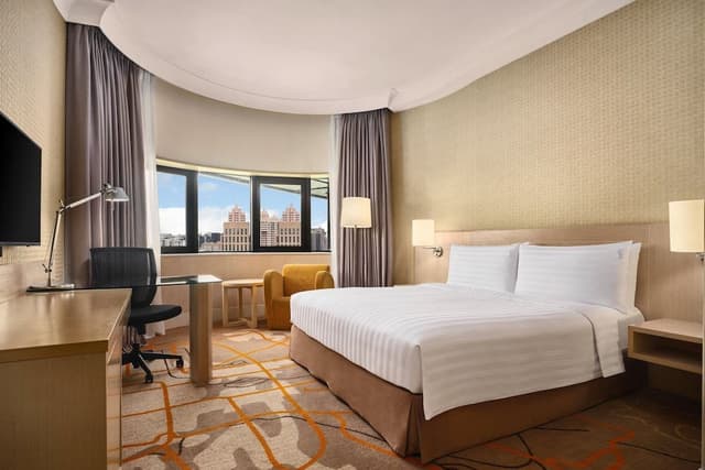 Standard Room, 1 Queen Bed, City View