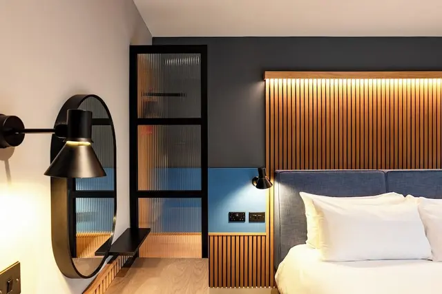 Club Room (FREE Gym & Pool Access)