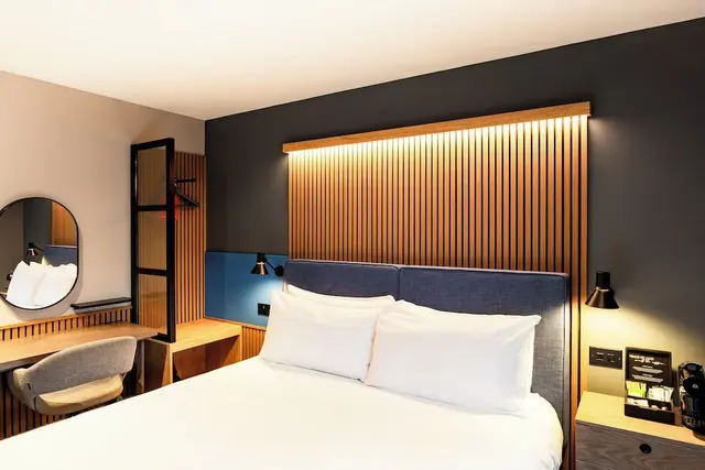 Club Room (FREE Gym & Pool Access)