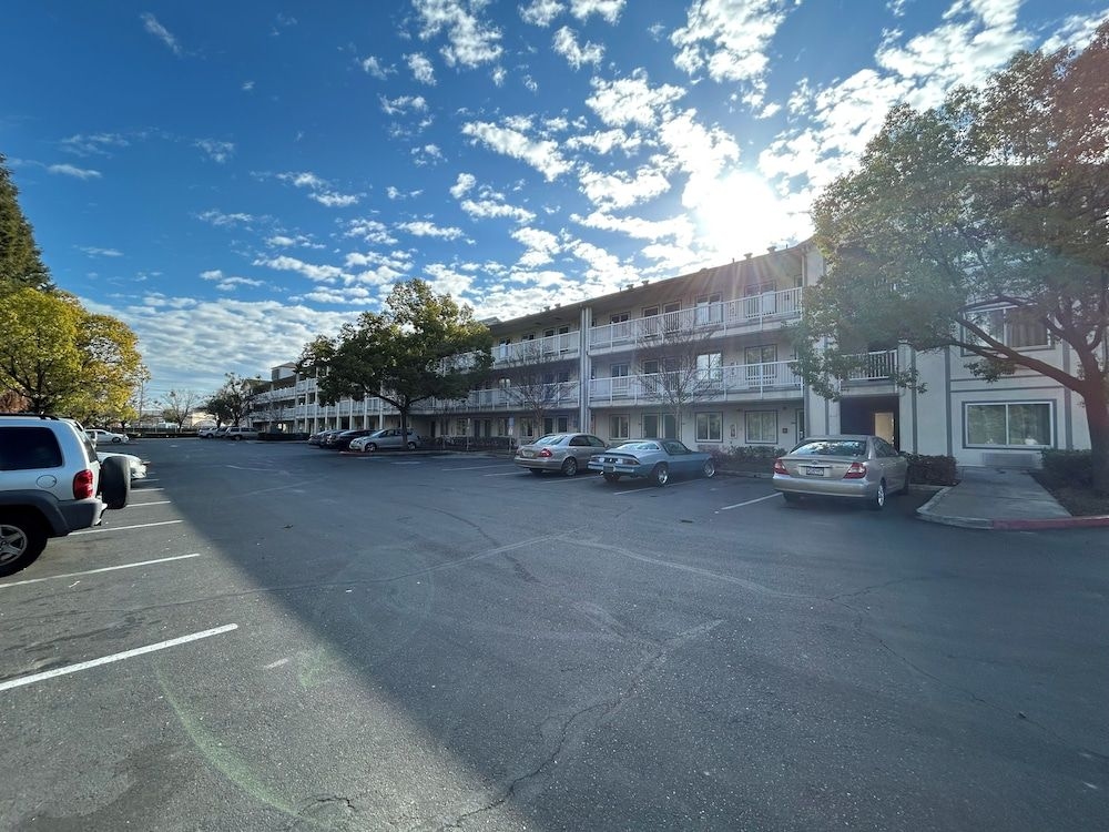 Crossland Economy Studios - Sacramento - Point East Dr.4