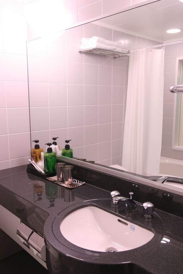 Standard Twin Room (Tropical Style)