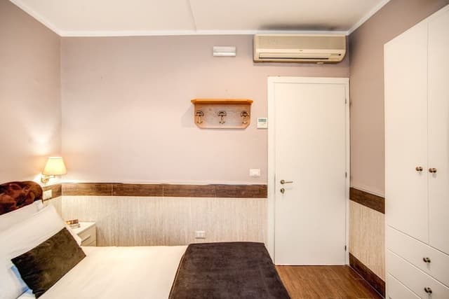 Economy Room