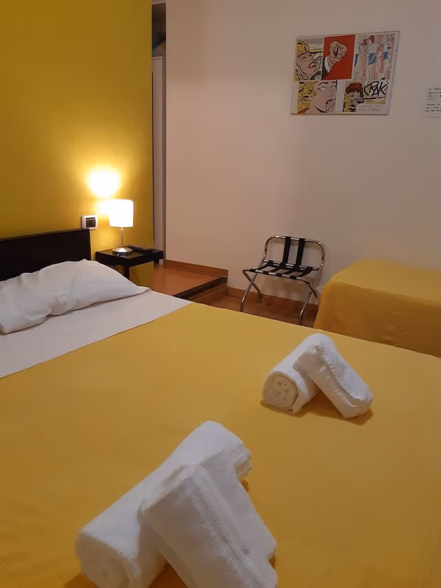 Triple Room (Yellow)