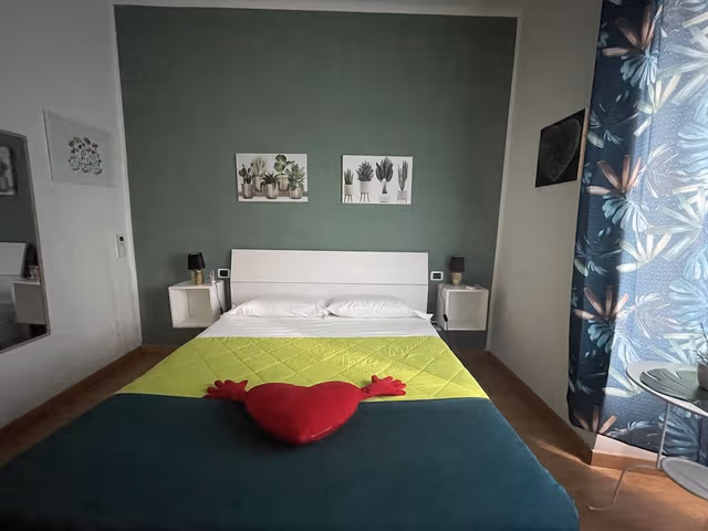Triple Room (Green)