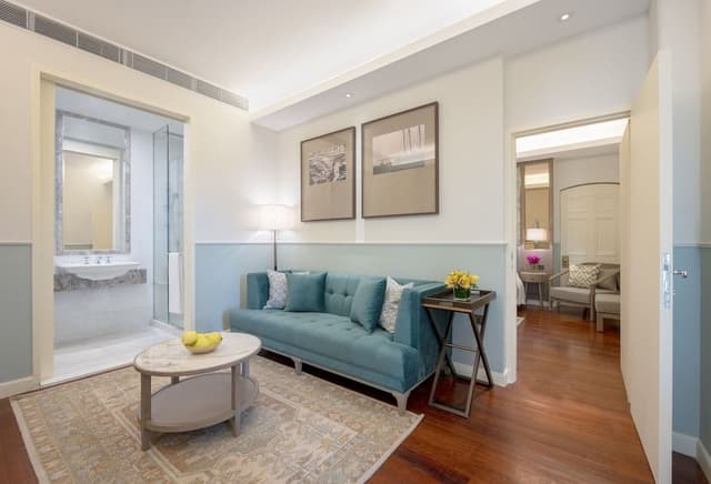 Lower Floor Suite, 1 King Bed