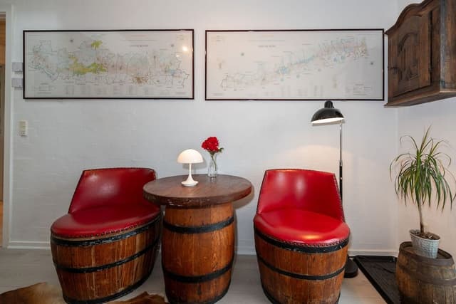 Double Room, 1 King Bed, Shared Bathroom