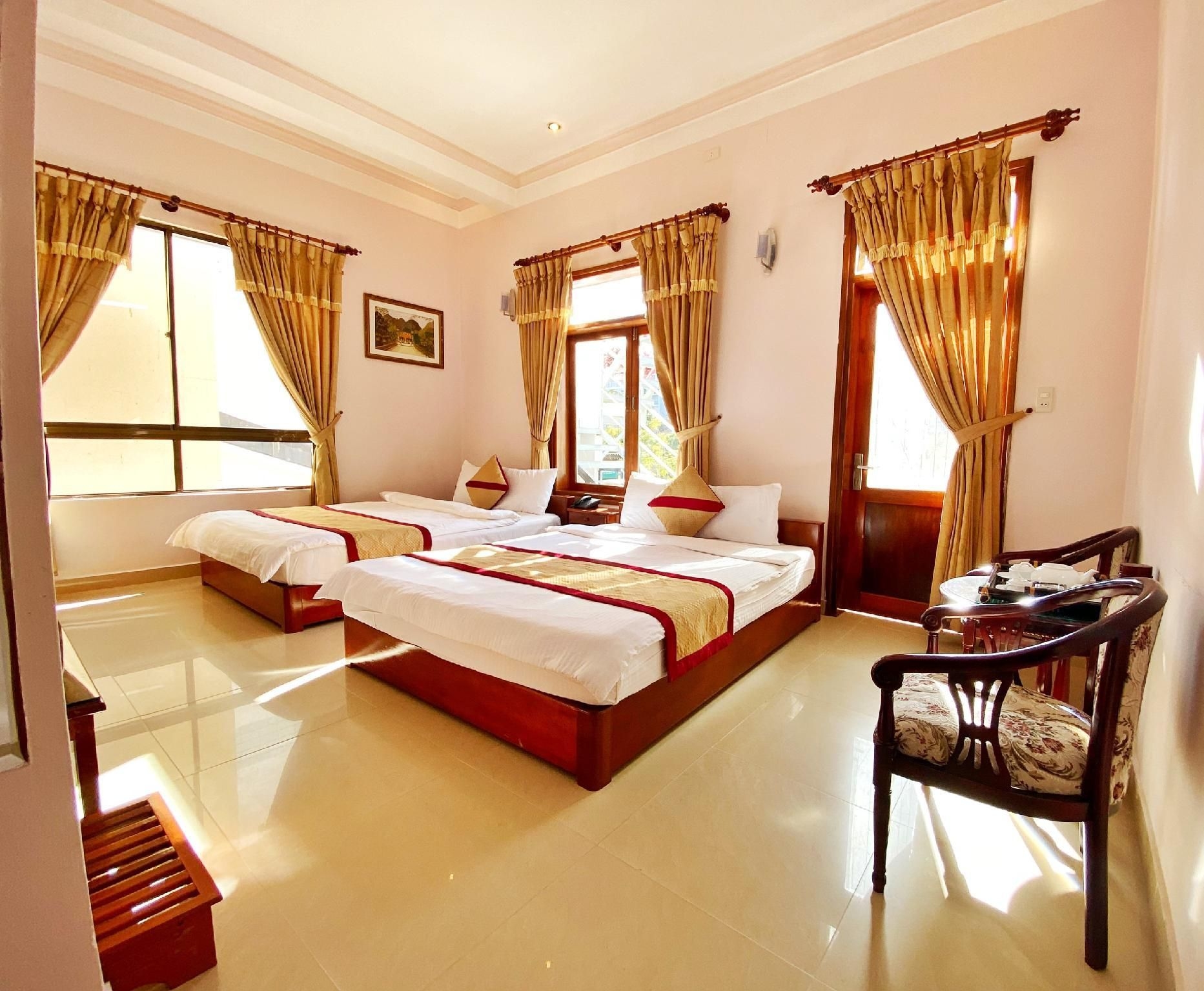 โกลด์ไนท์ โฮเทล (Gold Night Hotel)1