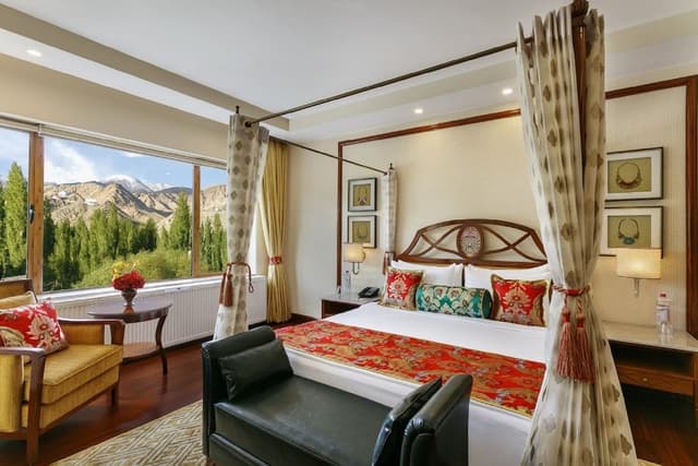 Heritage Suite with Garden View