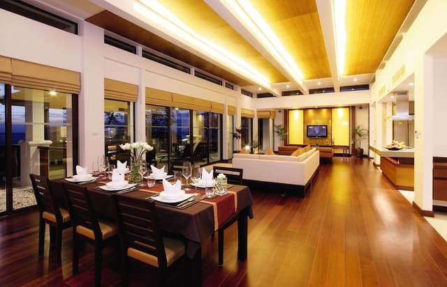 Royal Penthouse, 3 Bedrooms, Jetted Tub, Sea View